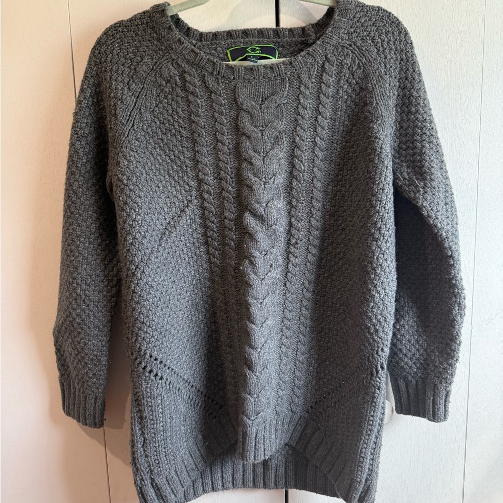 Cable Knit Crewneck Sweater - Gray